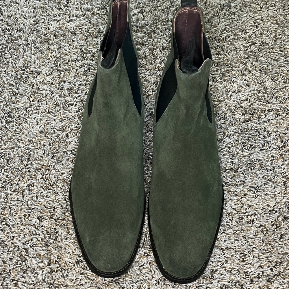 Men's Olive Suede Chukka Boots